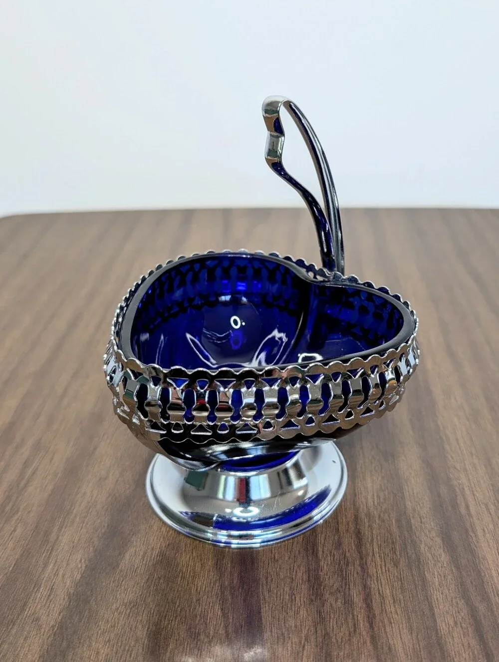 Vintage Cobalt Blue Glass Heart Shaped Bowl In Silver Tone Metal Handled Basket